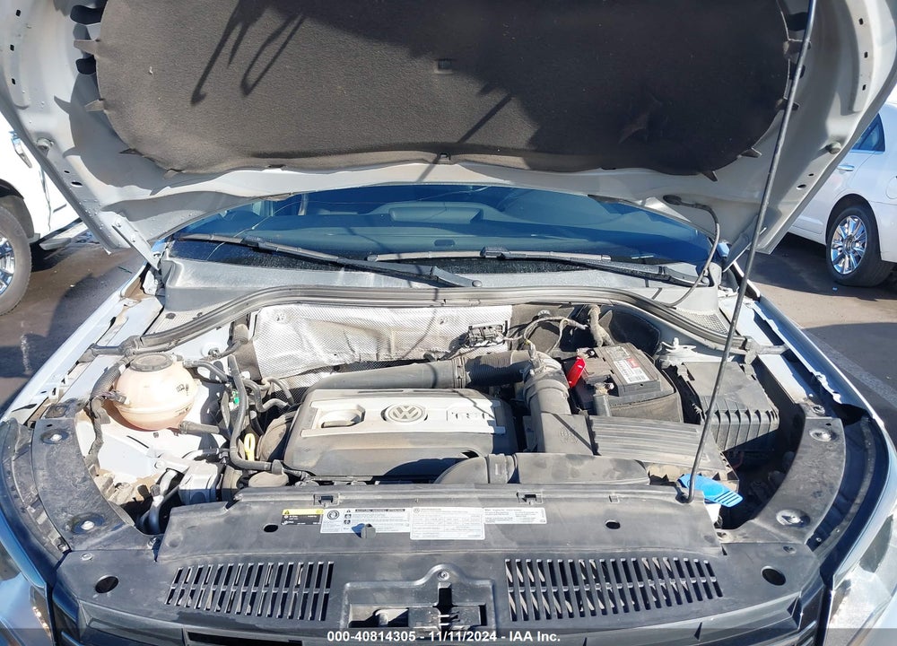 2018 VOLKSWAGEN TIGUAN LIMITED 2.0T VIN: WVGAV7AX4JK001373