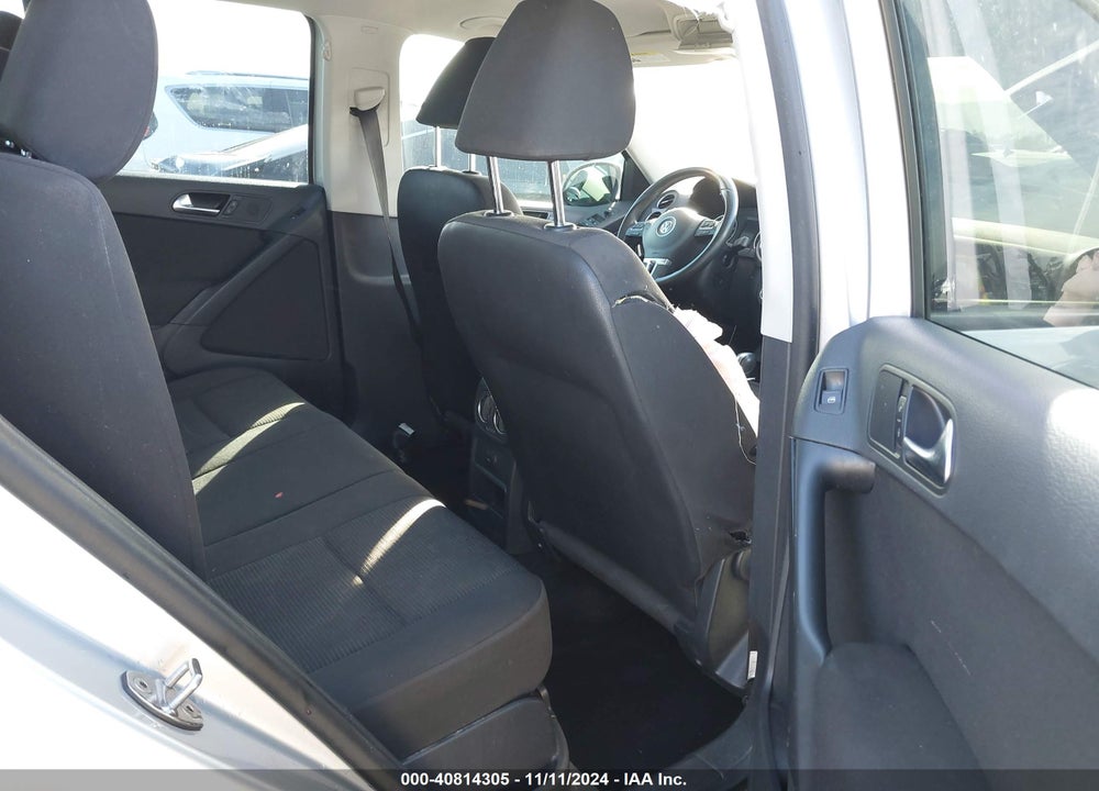 2018 VOLKSWAGEN TIGUAN LIMITED 2.0T VIN: WVGAV7AX4JK001373
