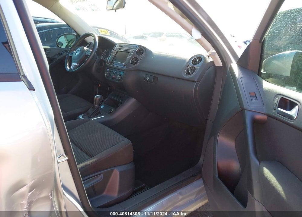 2018 VOLKSWAGEN TIGUAN LIMITED 2.0T VIN: WVGAV7AX4JK001373
