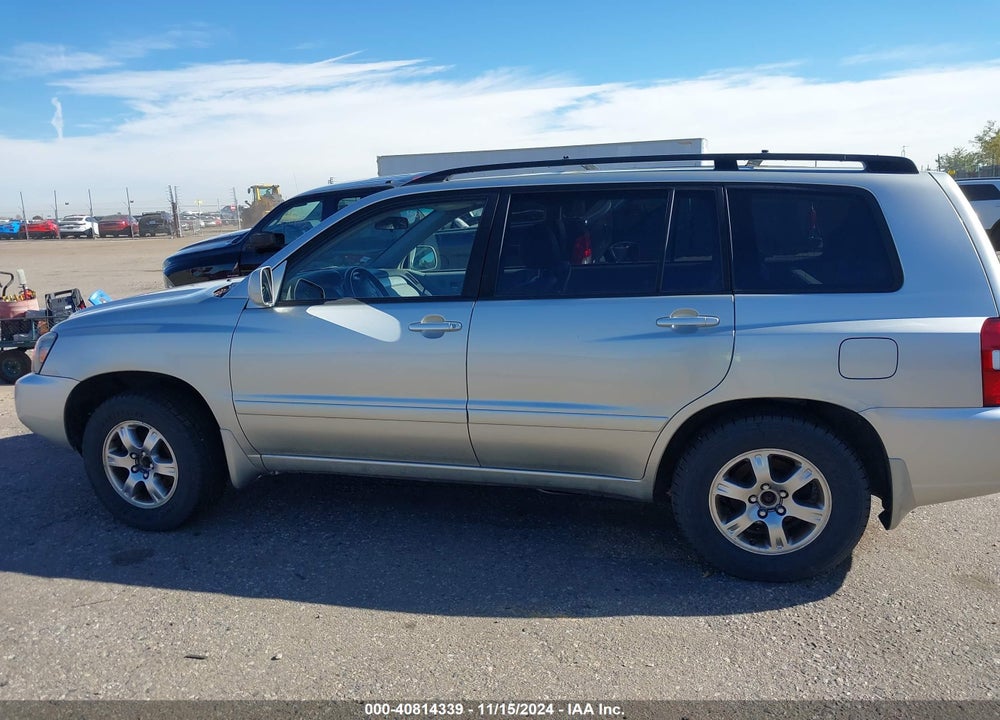 2005 TOYOTA HIGHLANDER LIMITED VIN: JTEEP21A250115853