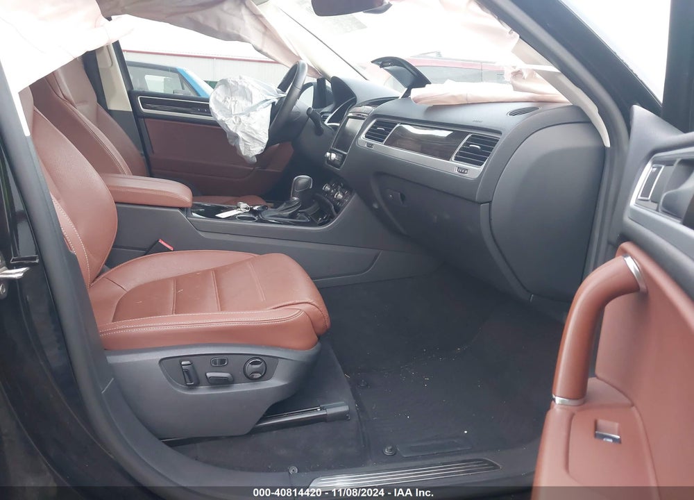 2017 VOLKSWAGEN TOUAREG V6 EXECUTIVE VIN: WVGGF7BP6HD005767