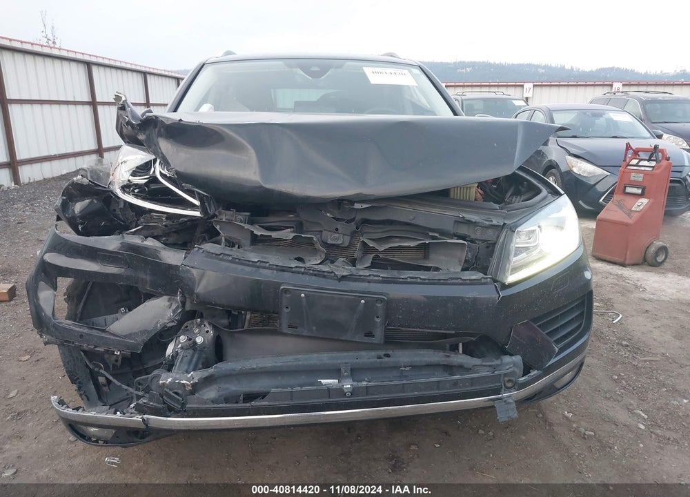 2017 VOLKSWAGEN TOUAREG V6 EXECUTIVE VIN: WVGGF7BP6HD005767