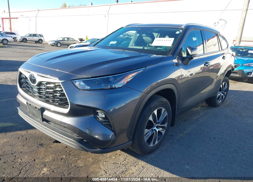 2022 TOYOTA HIGHLANDER XLE VIN: 5TDHZRBH6NS580892