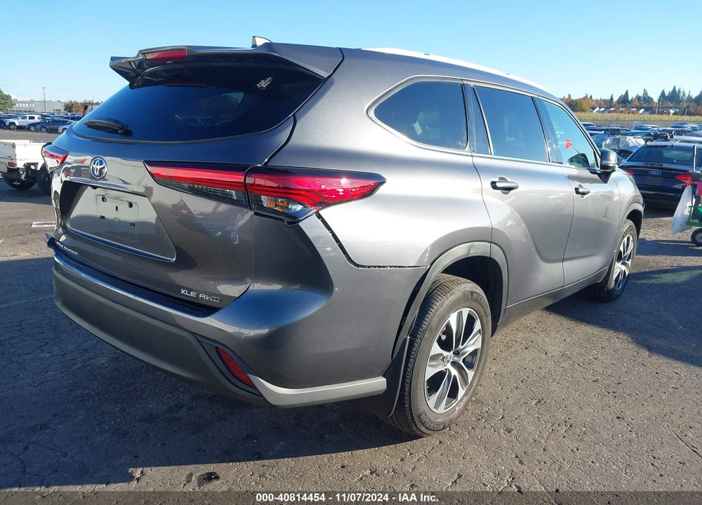 2022 TOYOTA HIGHLANDER XLE VIN: 5TDHZRBH6NS580892