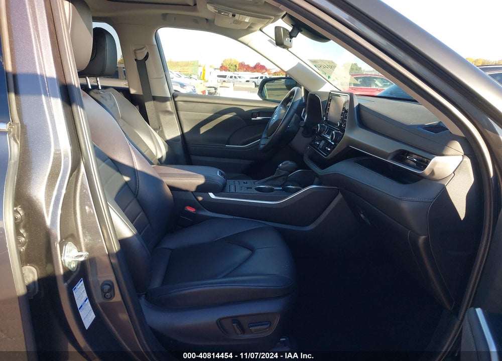 2022 TOYOTA HIGHLANDER XLE VIN: 5TDHZRBH6NS580892