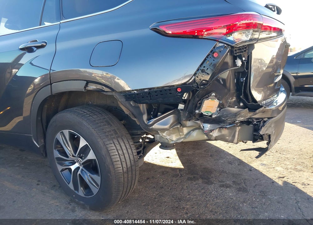 2022 TOYOTA HIGHLANDER XLE VIN: 5TDHZRBH6NS580892