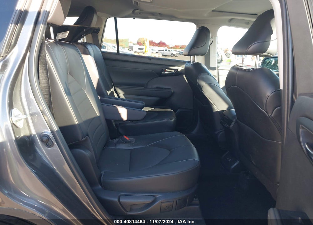2022 TOYOTA HIGHLANDER XLE VIN: 5TDHZRBH6NS580892