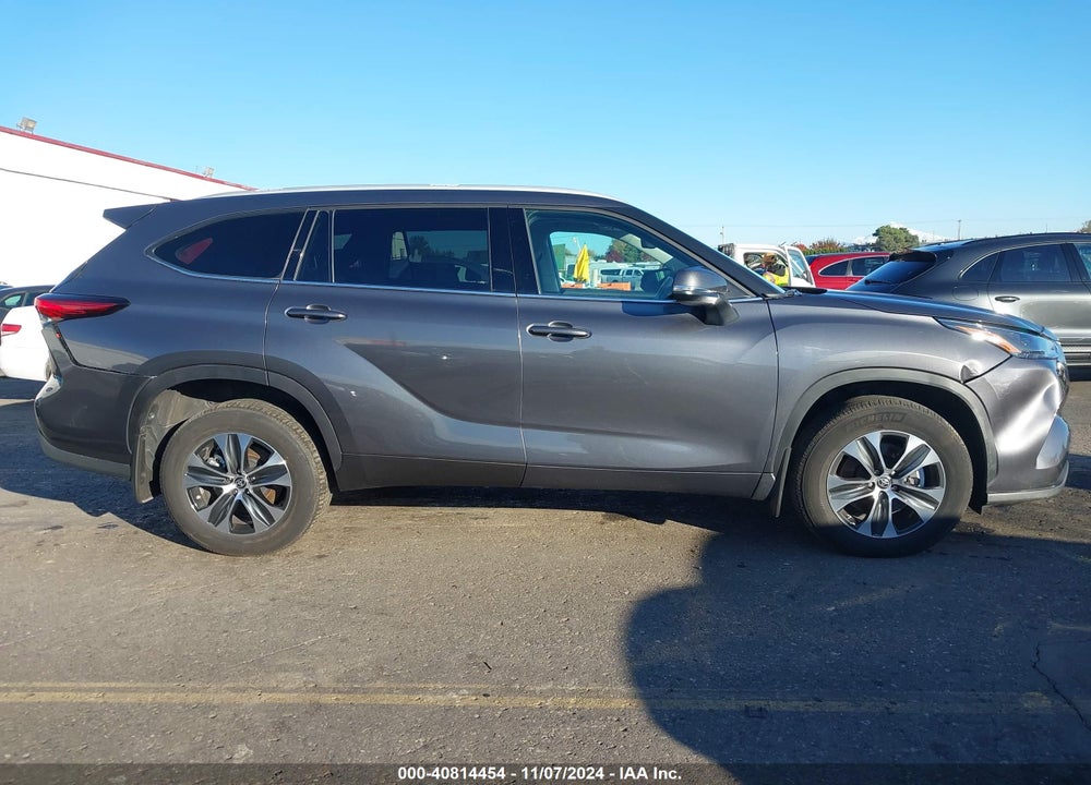 2022 TOYOTA HIGHLANDER XLE VIN: 5TDHZRBH6NS580892