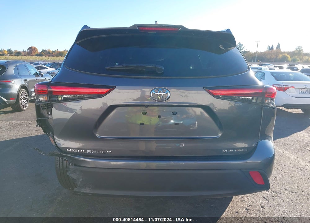 2022 TOYOTA HIGHLANDER XLE VIN: 5TDHZRBH6NS580892