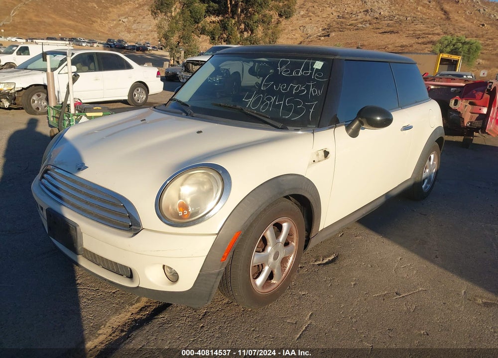 2009 MINI COOPER VIN: WMWMF33549TT68991