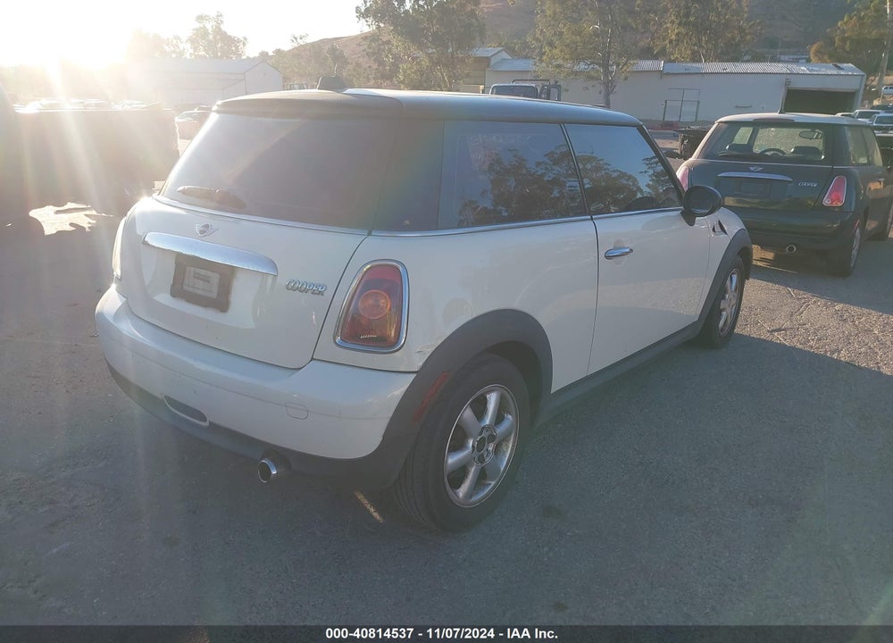 2009 MINI COOPER VIN: WMWMF33549TT68991