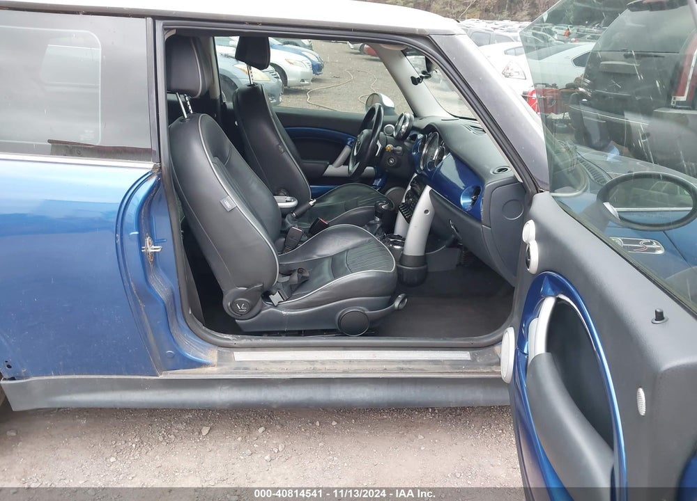 2006 MINI COOPER S VIN: WMWRE33576TJ35093
