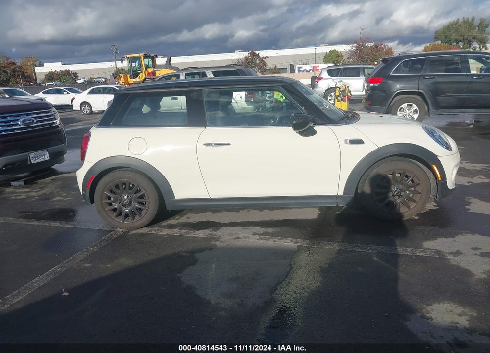 2020 MINI HARDTOP COOPER VIN: WMWXR3C05L2M12731