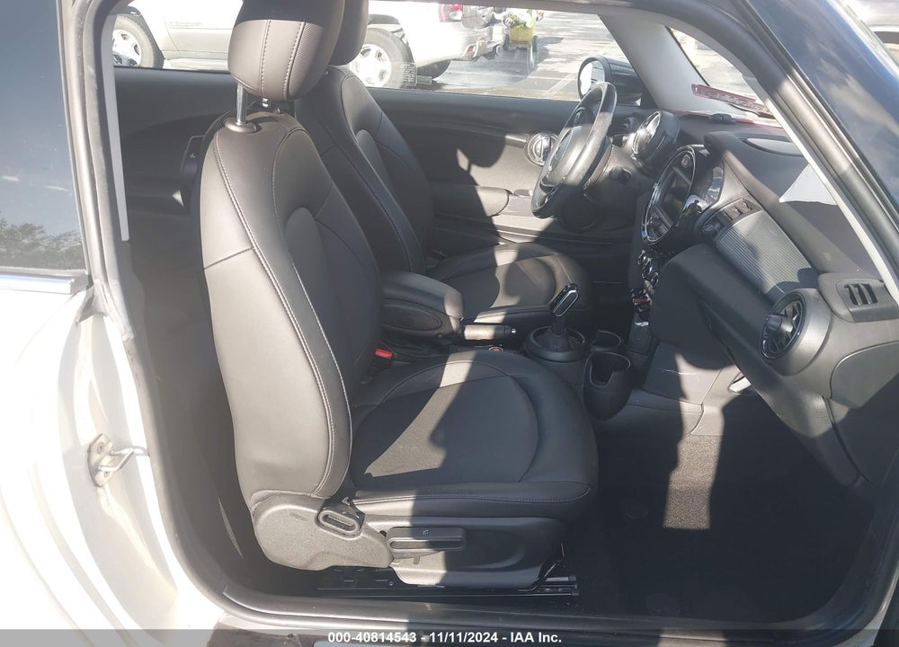 2020 MINI HARDTOP COOPER VIN: WMWXR3C05L2M12731