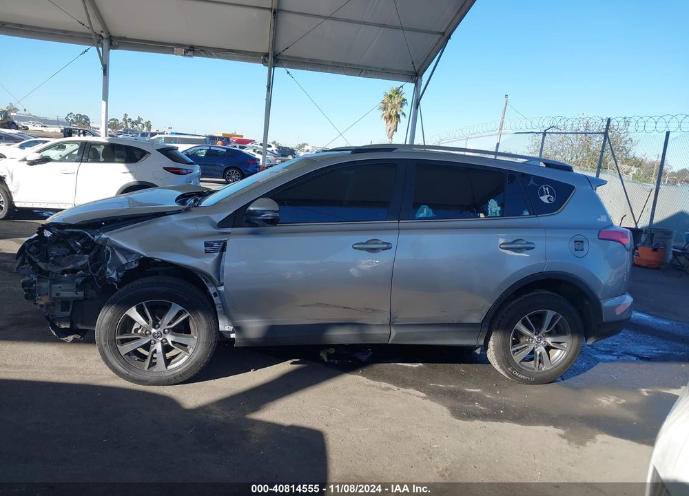 2018 TOYOTA RAV4 ADVENTURE/XLE VIN: 2T3WFREV5JW481460