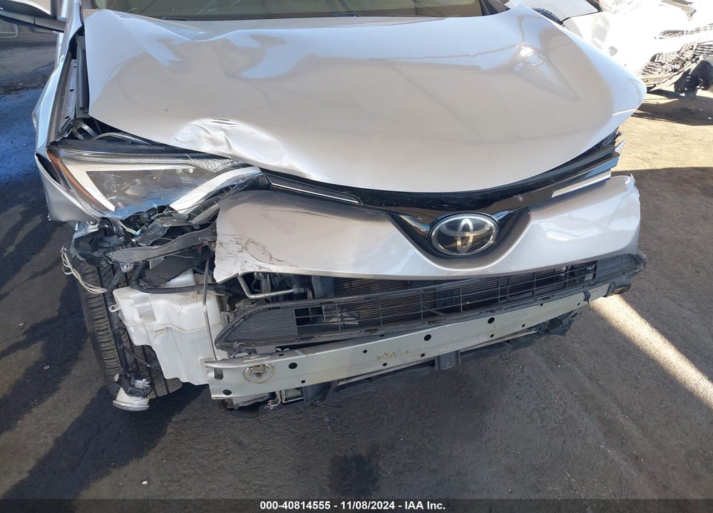 2018 TOYOTA RAV4 ADVENTURE/XLE VIN: 2T3WFREV5JW481460