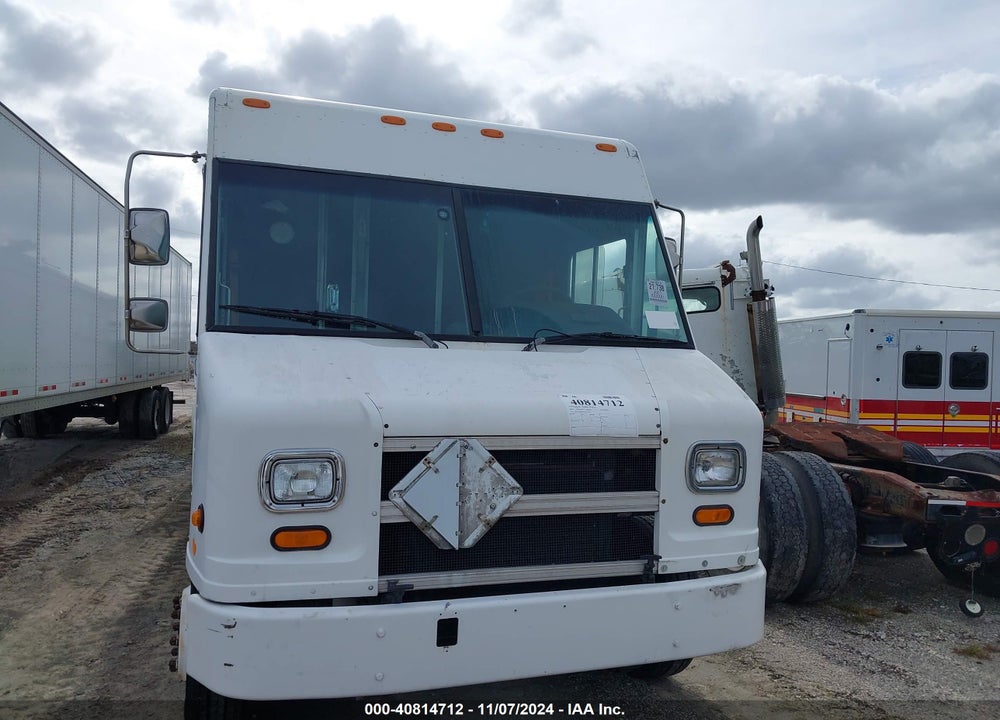 2001 FREIGHTLINER CHASSIS M LINE WALK-IN VAN VIN: 4UZAANBW91CJ22318