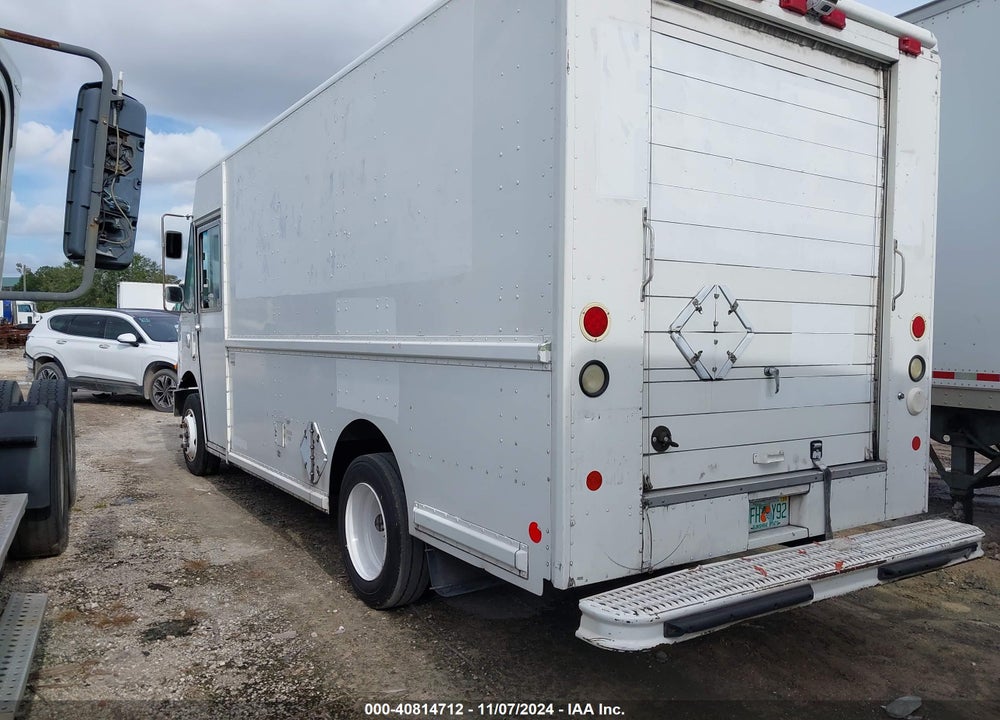 2001 FREIGHTLINER CHASSIS M LINE WALK-IN VAN VIN: 4UZAANBW91CJ22318