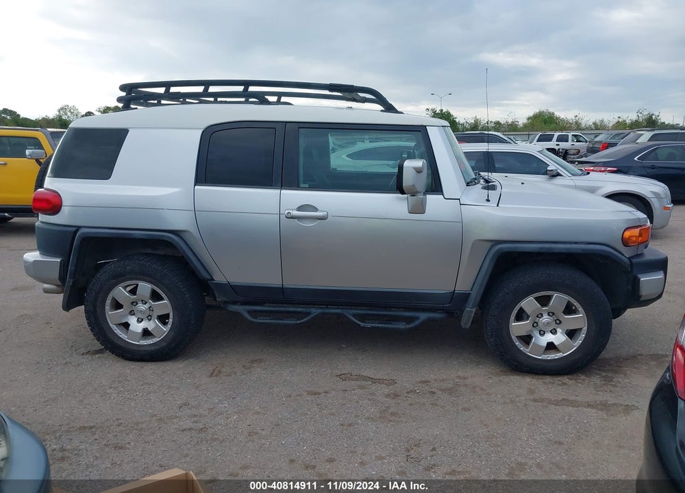 2008 TOYOTA FJ CRUISER VIN: JTEBU11F380101465