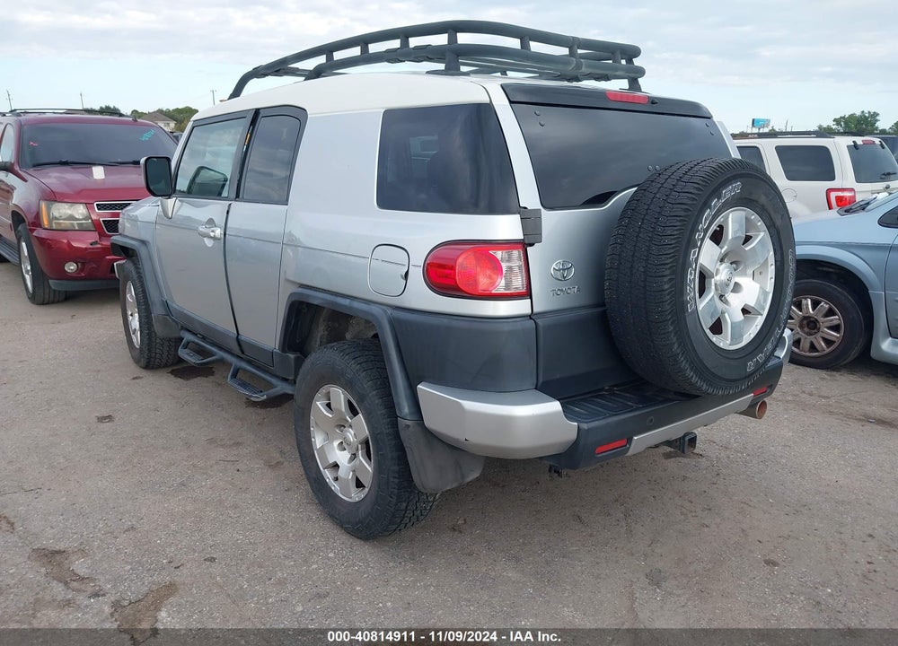 2008 TOYOTA FJ CRUISER VIN: JTEBU11F380101465