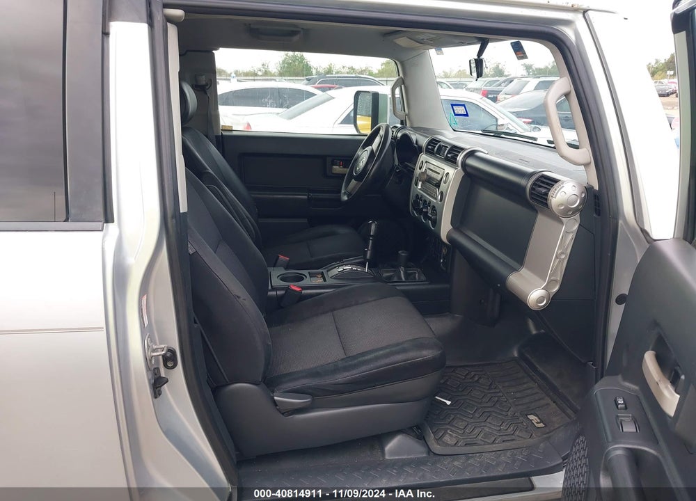2008 TOYOTA FJ CRUISER VIN: JTEBU11F380101465