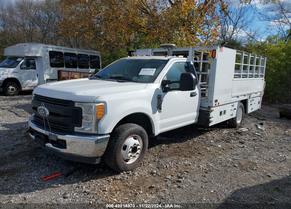 2017 FORD F-350 CHASSIS XL VIN: 1FDRF3G61HEF00180