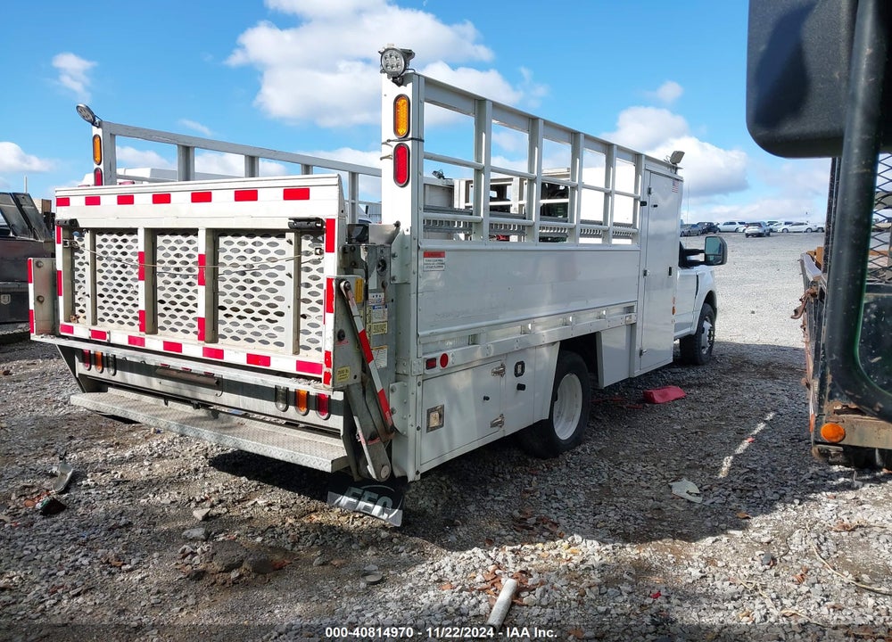 2017 FORD F-350 CHASSIS XL VIN: 1FDRF3G61HEF00180