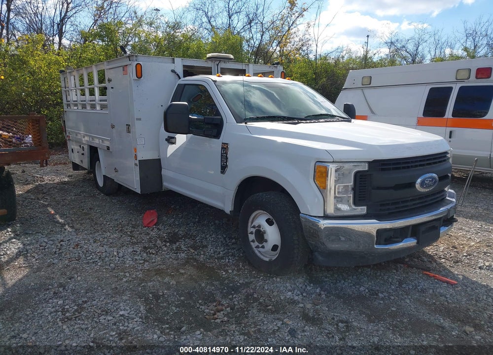 2017 FORD F-350 CHASSIS XL VIN: 1FDRF3G61HEF00180
