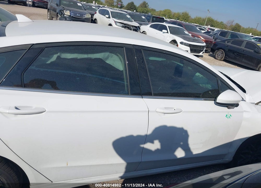 2019 FORD FUSION SE VIN: 3FA6P0HD0KR147876
