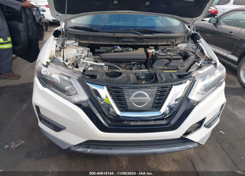 2017 NISSAN ROGUE SV VIN: KNMAT2MT8HP601123