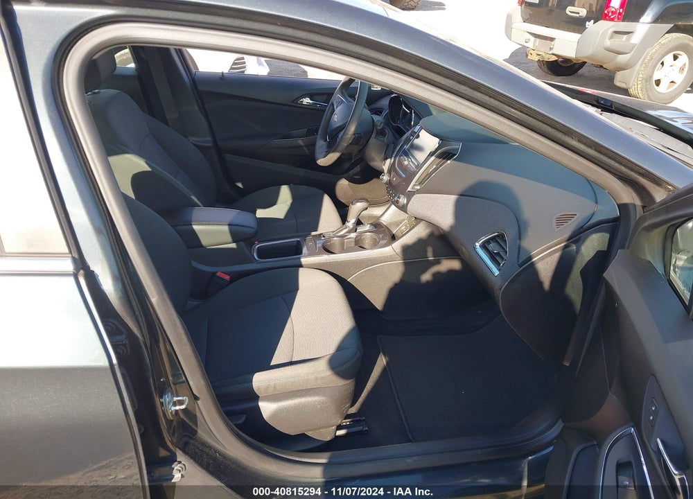 2018 CHEVROLET CRUZE LT AUTO VIN: 1G1BE5SM9J7145255