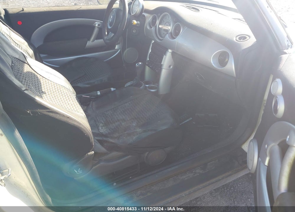 2008 MINI COOPER VIN: WMWRF33588TG18403