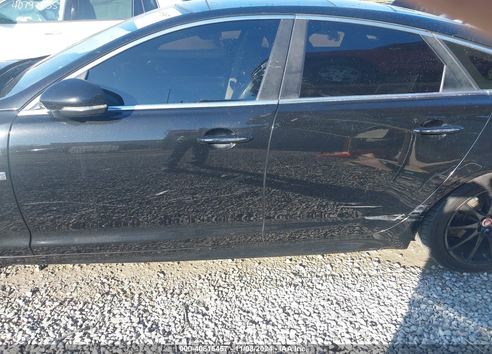 2016 JAGUAR XJ VIN: SAJWA1C74G8W03021