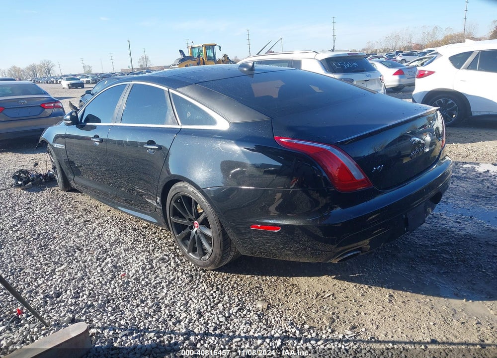 2016 JAGUAR XJ VIN: SAJWA1C74G8W03021