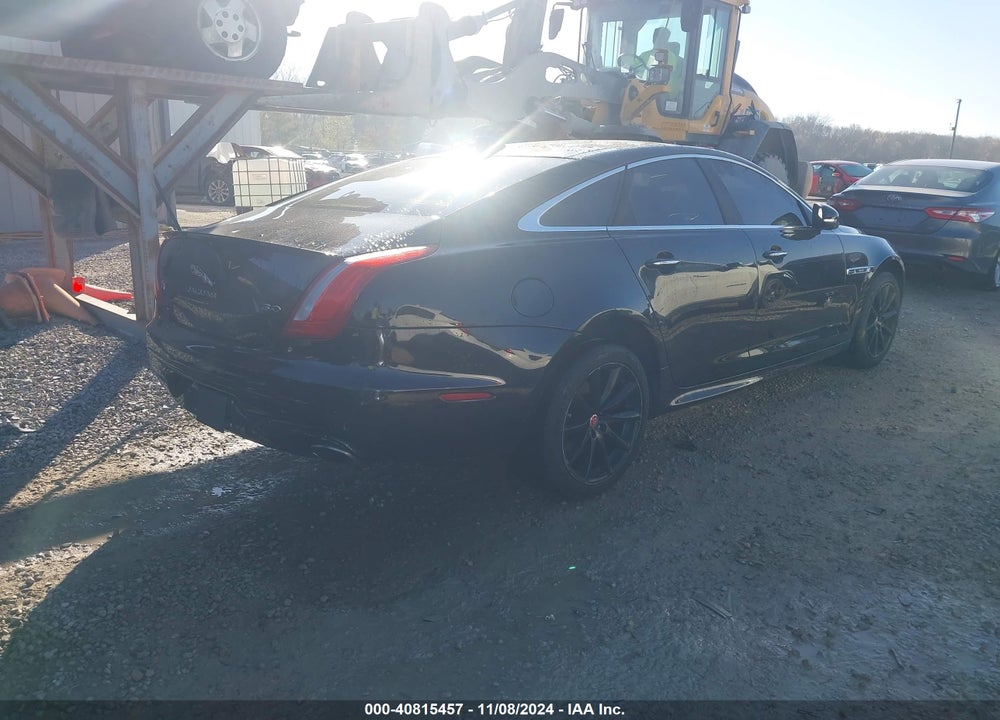 2016 JAGUAR XJ VIN: SAJWA1C74G8W03021