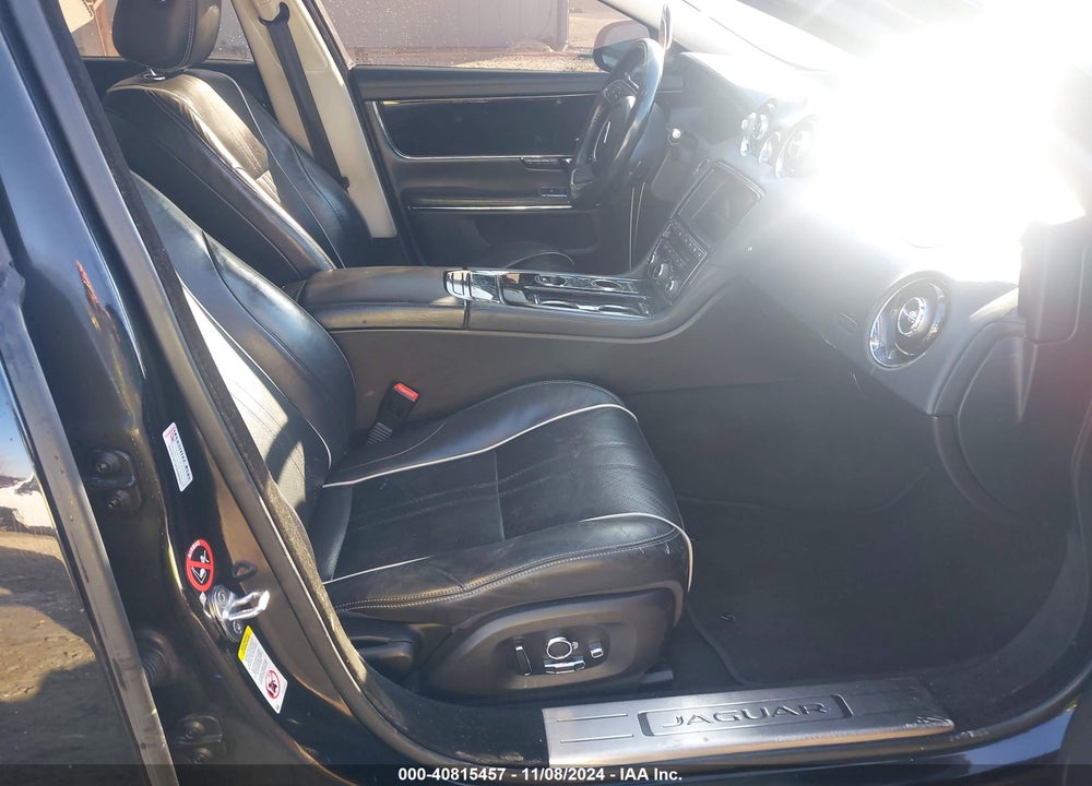 2016 JAGUAR XJ VIN: SAJWA1C74G8W03021