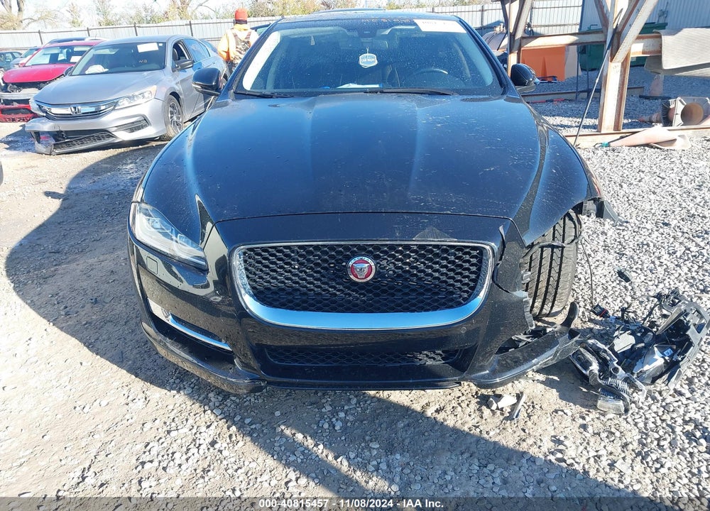 2016 JAGUAR XJ VIN: SAJWA1C74G8W03021