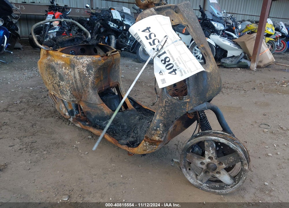 2009 VESPA LX 150 VIN: ZAPM448F895016175