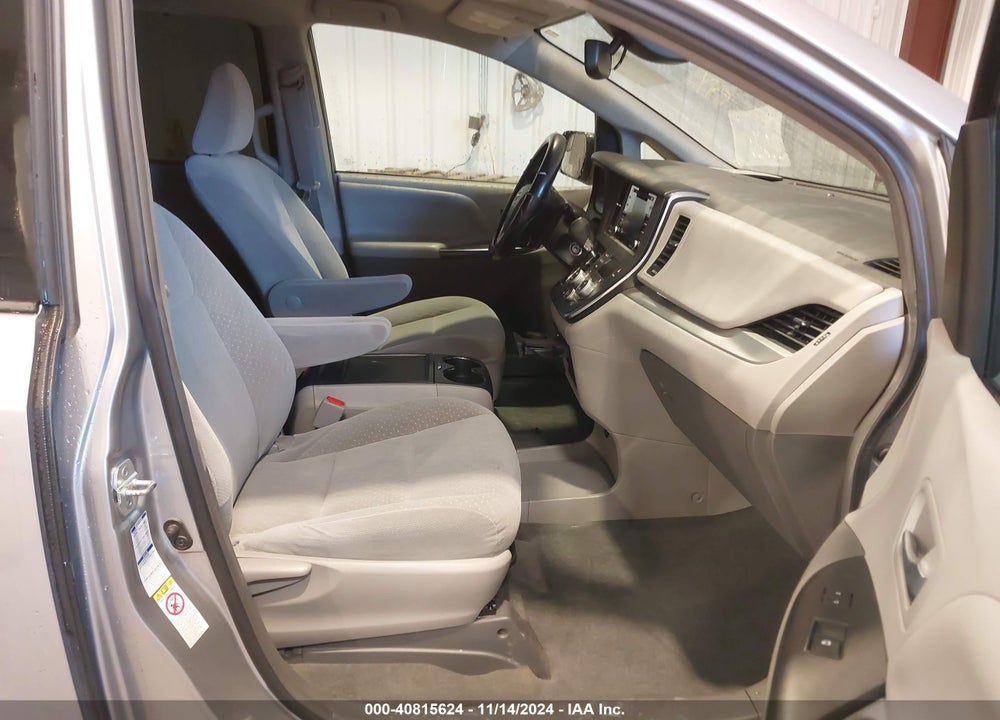 2018 TOYOTA SIENNA LE 7 PASSENGER VIN: 5TDJZ3DCXJS200673