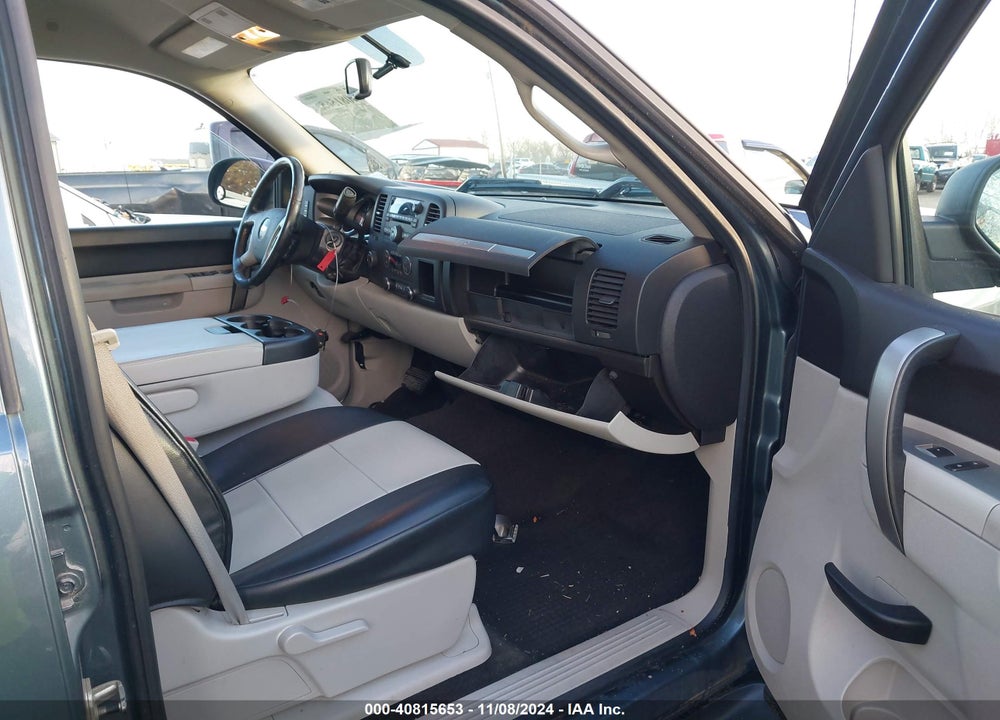 2011 CHEVROLET SILVERADO 1500 LT VIN: 3GCPKSE3XBG168038