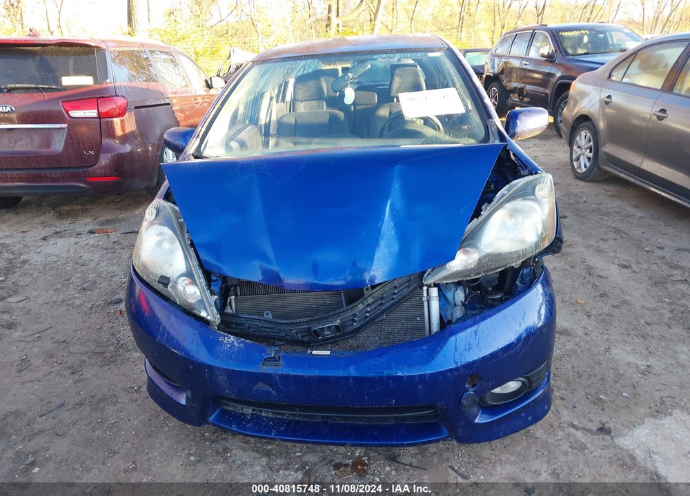 2013 HONDA FIT VIN: JHMGE8H52DC020218