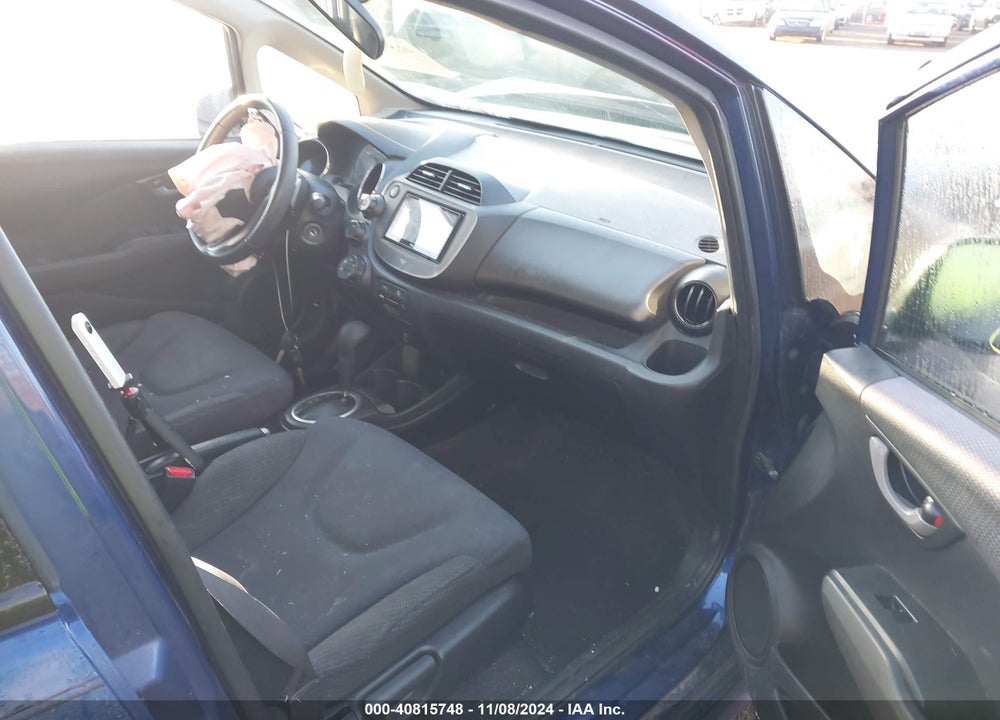 2013 HONDA FIT VIN: JHMGE8H52DC020218