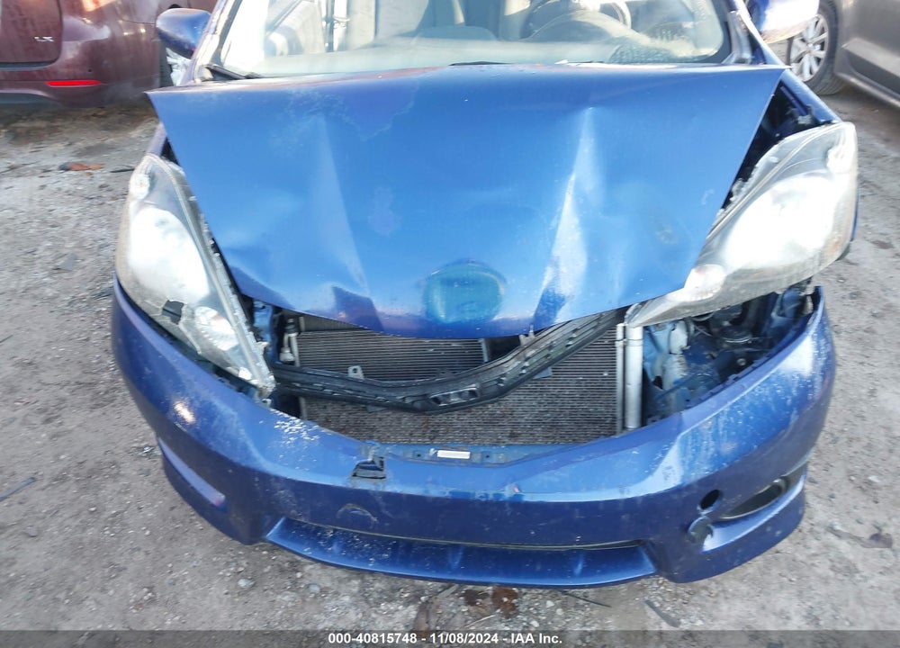 2013 HONDA FIT VIN: JHMGE8H52DC020218