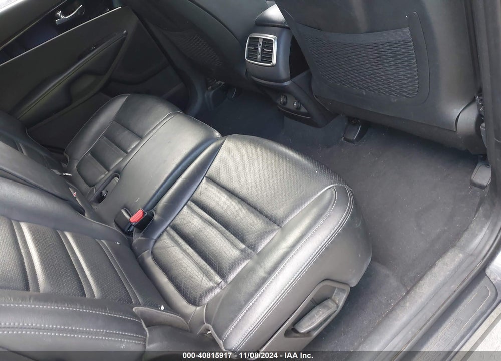 2019 KIA SORENTO 3.3L EX VIN: 5XYPHDA5XKG452317