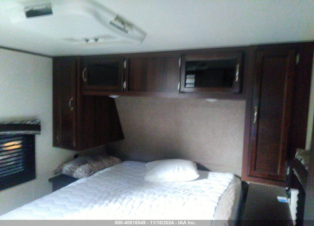 2018 JAYCO JAYFL184BH TRAVEL TRAILER VIN: 1UJBJ0BR7J1TN0366