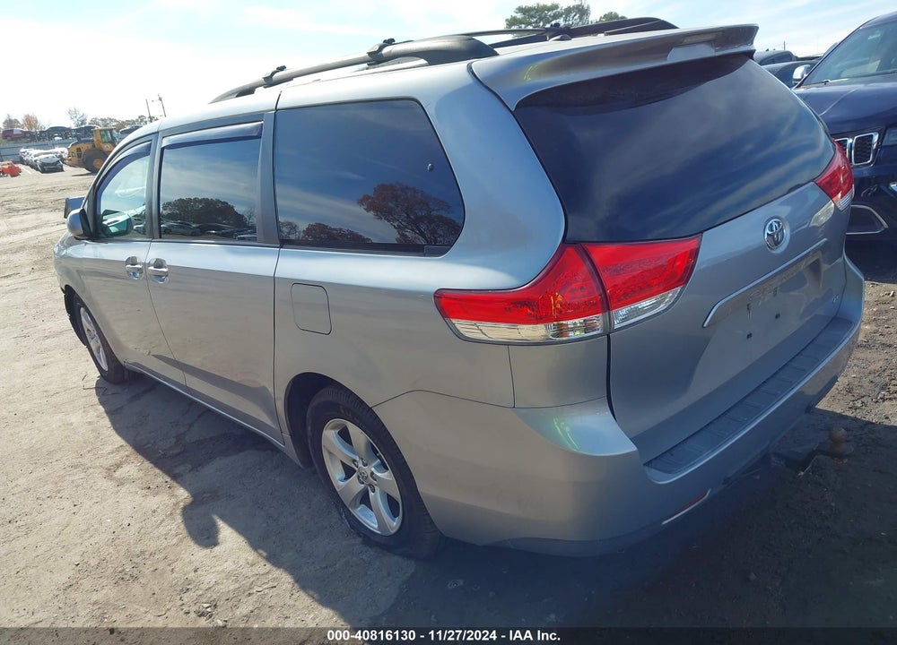 2013 TOYOTA SIENNA LE V6 8 PASSENGER VIN: 5TDKK3DC4DS391648
