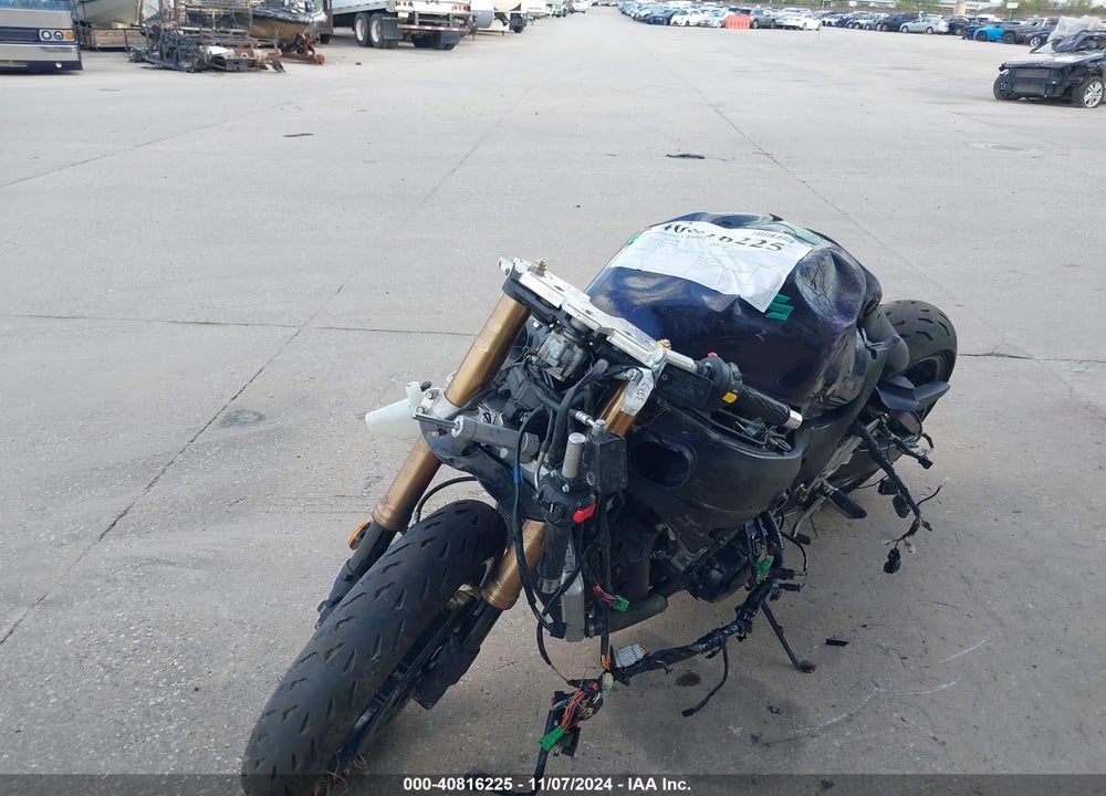 2015 SUZUKI GSX1300 RA VIN: JS1GX72B5F2100023