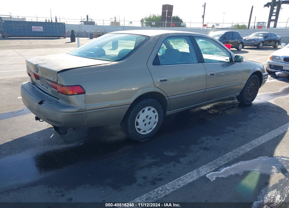 1999 TOYOTA CAMRY LE VIN: JT2BG22K5X0303342