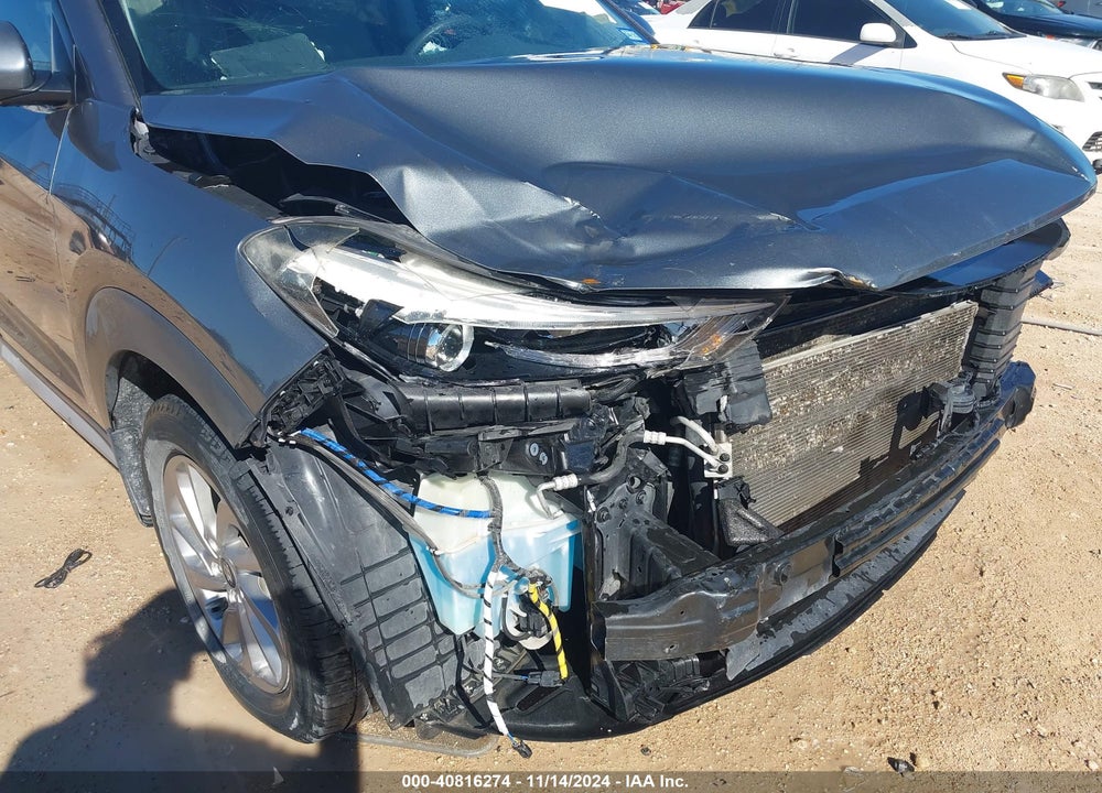 2017 HYUNDAI TUCSON SE VIN: KM8J33A41HU552220