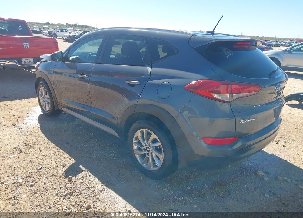 2017 HYUNDAI TUCSON SE VIN: KM8J33A41HU552220